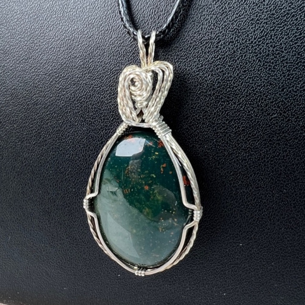 Vintage aged silvertone wire wrapped green stone pendant + Free 16” Cord Necklce